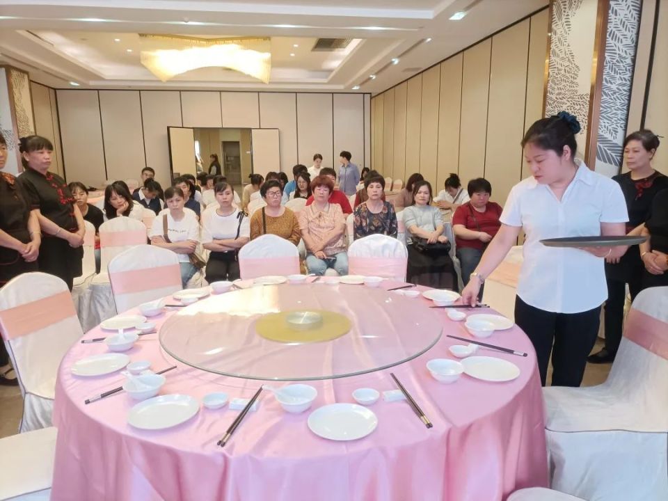 三方聯(lián)手開展餐飲服務(wù)技能培訓 餐飲服務(wù)